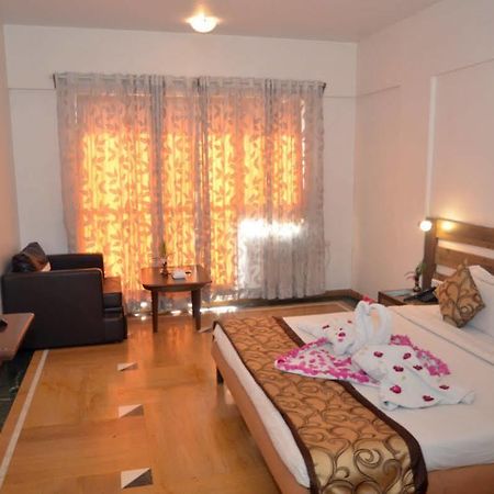Sapphire Hotel Lonavala Esterno foto