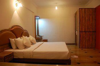 Sapphire Hotel Lonavala Esterno foto