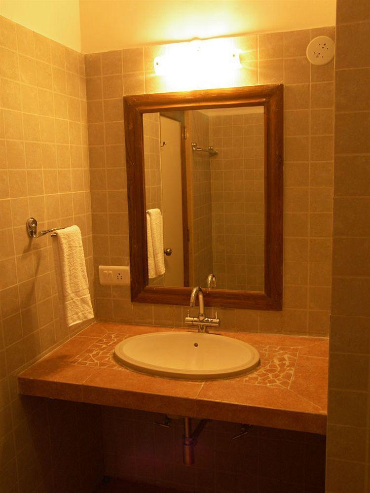 Sapphire Hotel Lonavala Esterno foto