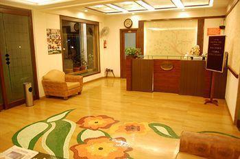Sapphire Hotel Lonavala Esterno foto