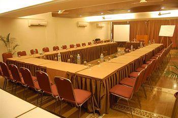 Sapphire Hotel Lonavala Esterno foto